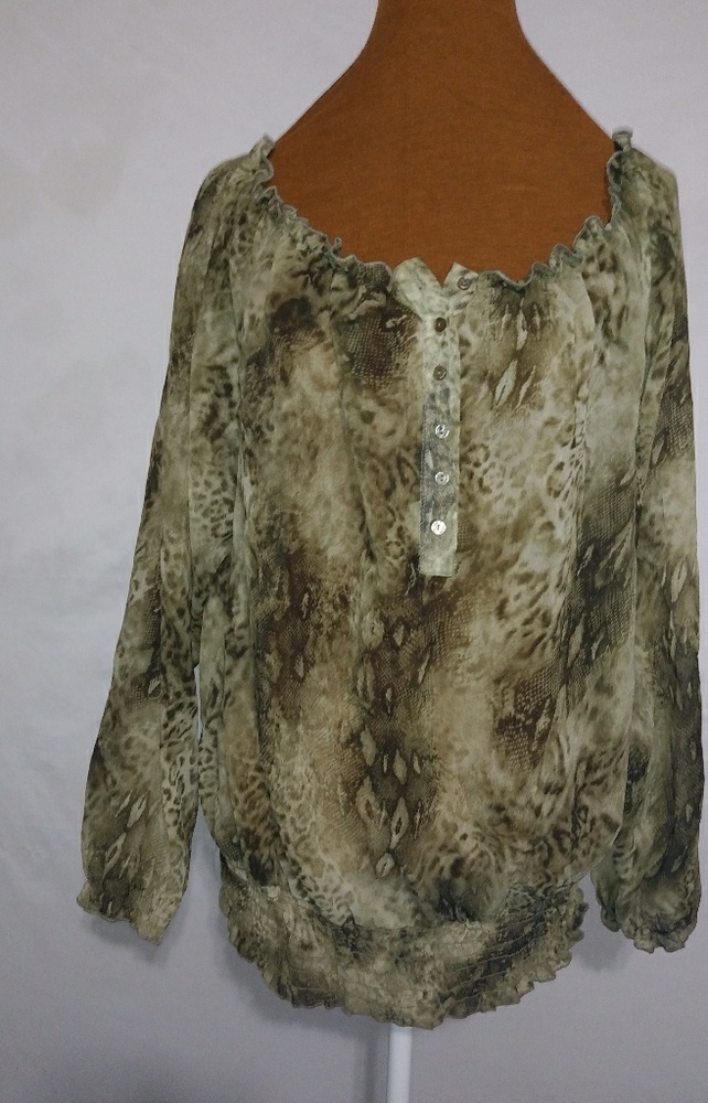 Beautiful XL Green Gold Sheer Bubble Hem Top Plus